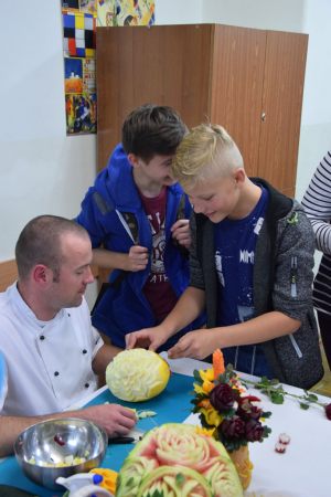 MNN 2018_091